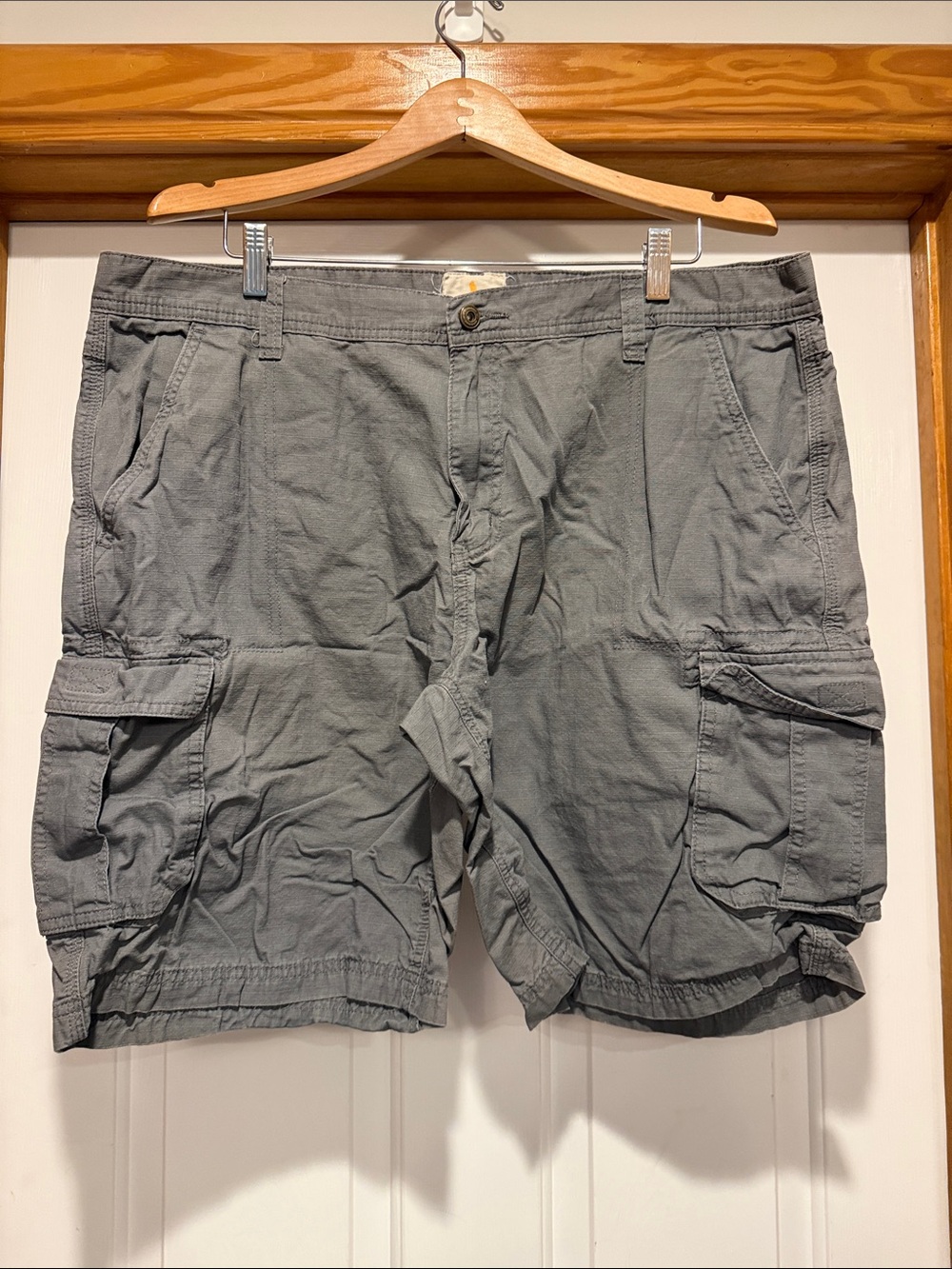 Field & Stream Men's Gray Cargo Shorts - Utility Pocket Style